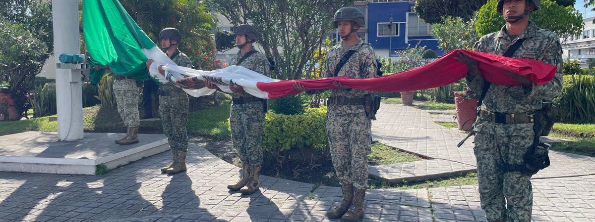 La Secretaría del Trabajo fortalece los valores cívicos en los Honores a la Bandera