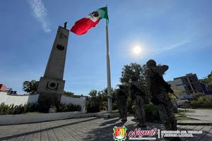 La Secretaría del Trabajo fortalece los valores cívicos en los Honores a la Bandera